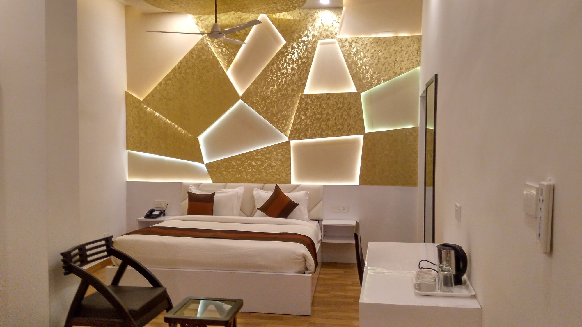 Hotel Sallow Royal Suites Amritsar Exterior photo