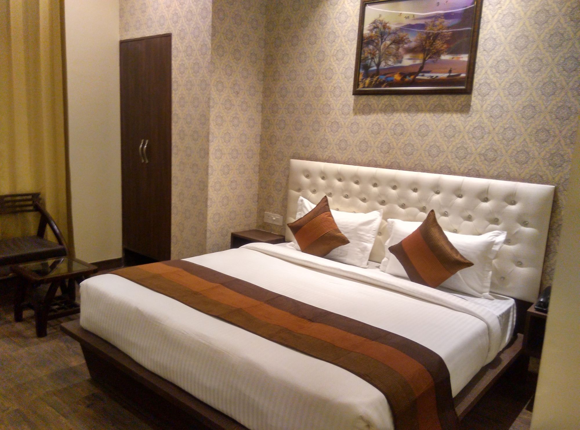 Hotel Sallow Royal Suites Amritsar Exterior photo