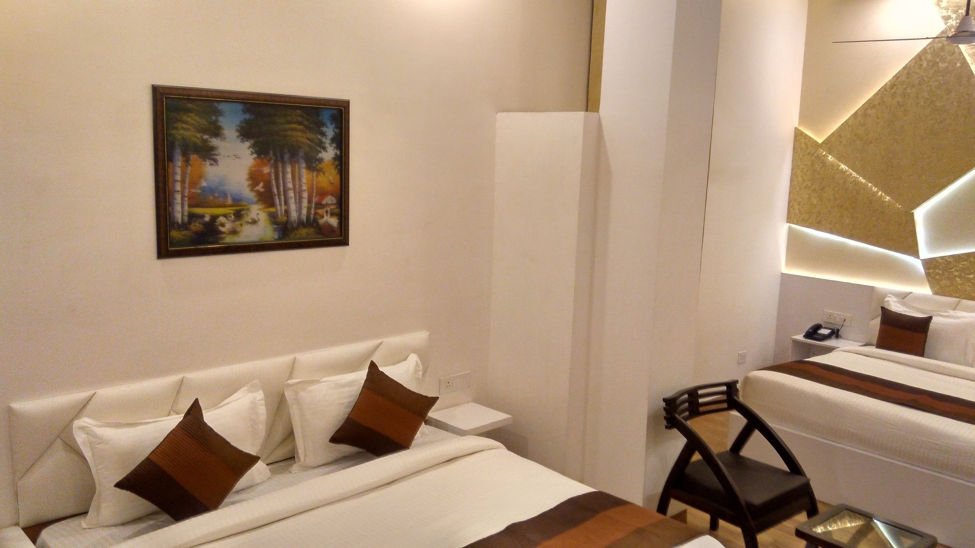 Hotel Sallow Royal Suites Amritsar Exterior photo